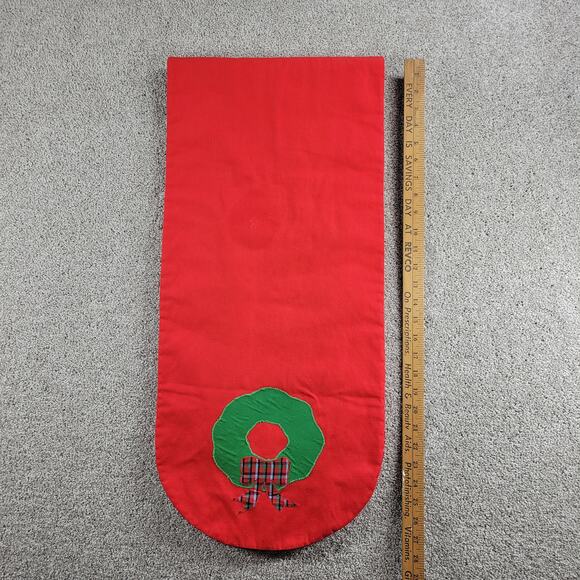 Vintage Handmade Table Runner 57" Long Red Embroidered Christmas Wreath Oval - Picture 10 of 15